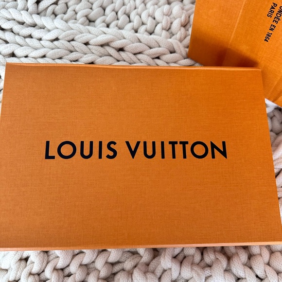 🎄Louis Vuitton flight ✈️ mode scarves sold out everywhere limited edition new - Picture 11 of 11